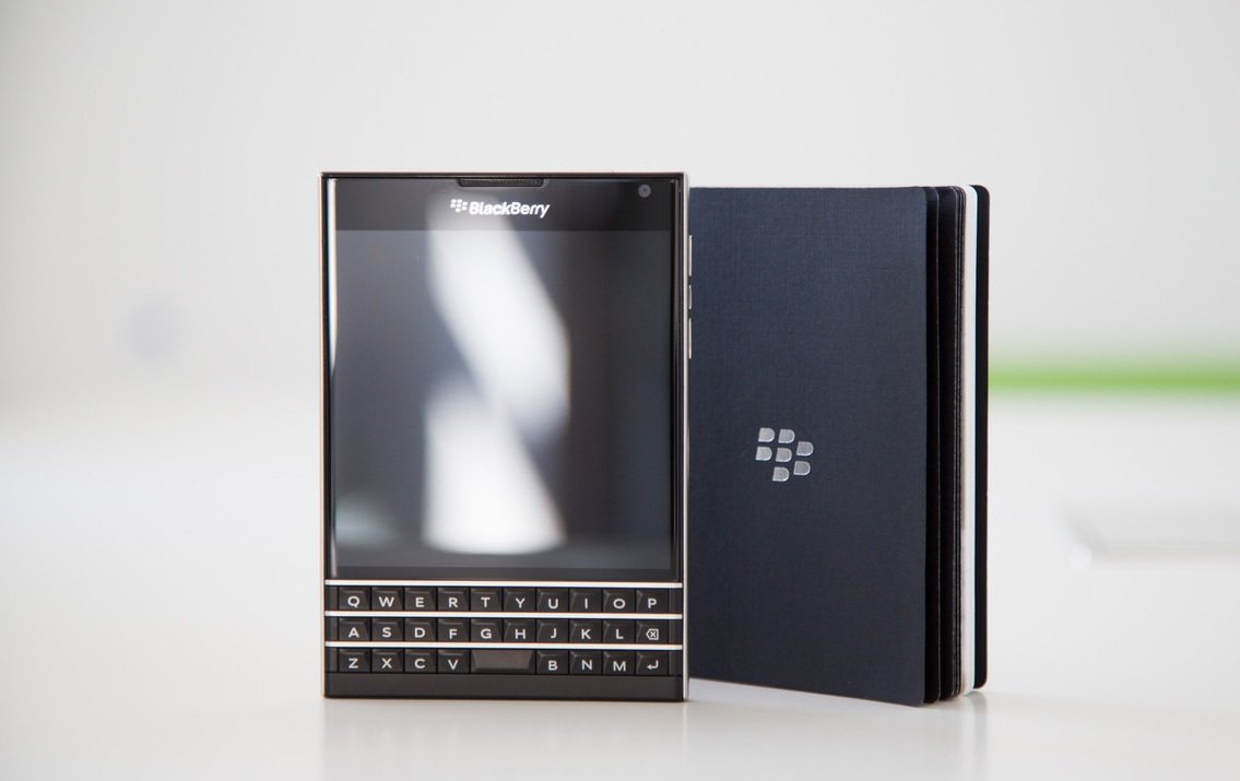 Review: BlackBerry Passport - Review Central Middle East