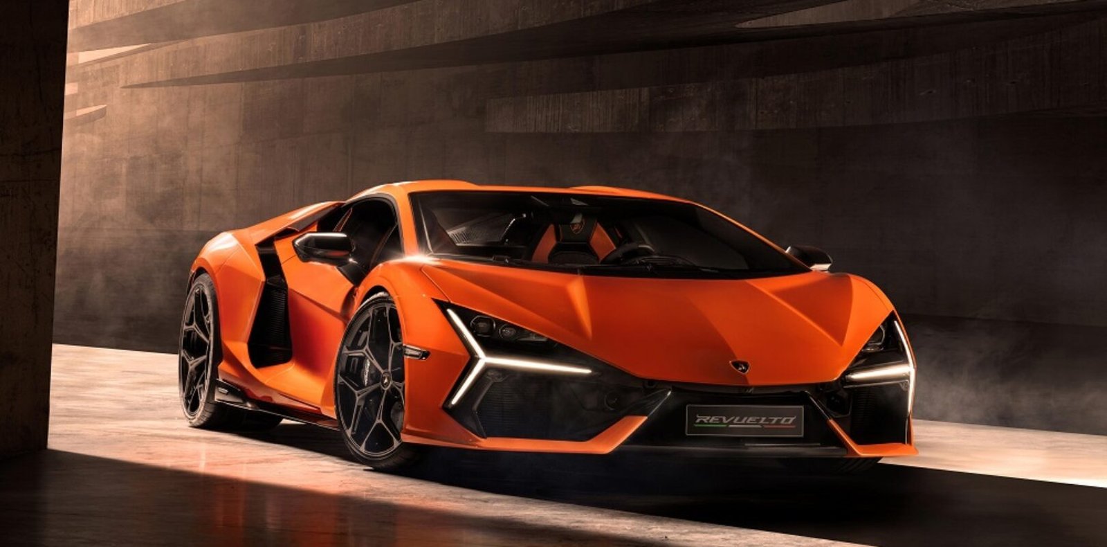 Lamborghini presents Revuelto, the first super sports V12 hybrid HPEV ...